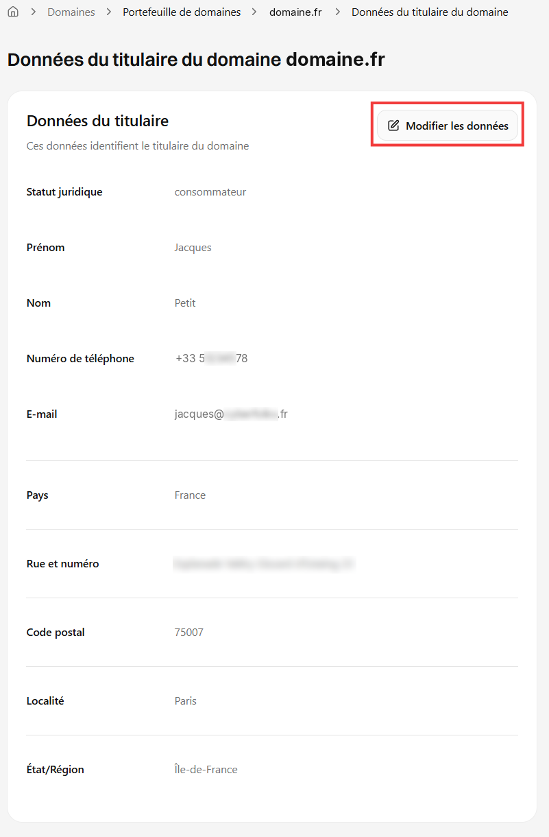 Page Données du titulaire du domaine et bouton Modifier les données